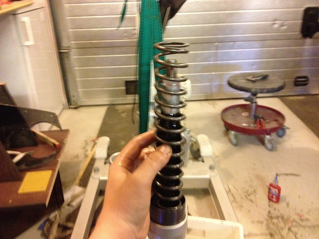 Damper rod with spring